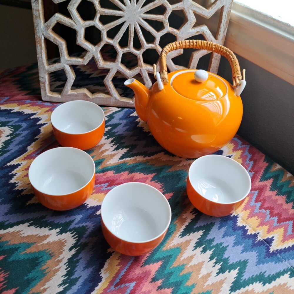 Vintage Oriental Porcelain Teapot Bamboo Handle & 4 Little Cups Mandarin…